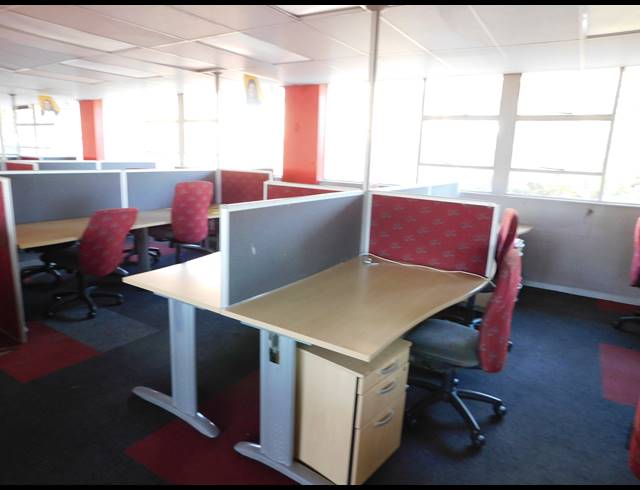 1,380M² OFFICE TO LET IN FERNDALE
